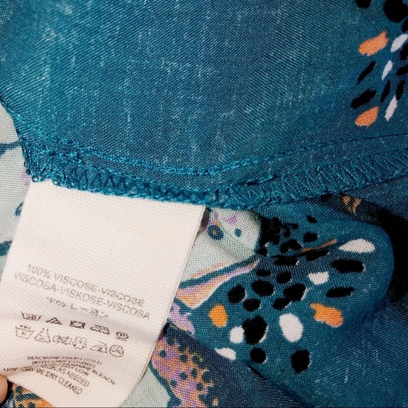 Free People Tuscan Dreams small oversized floral faux wrap top - Picture 9 of 10